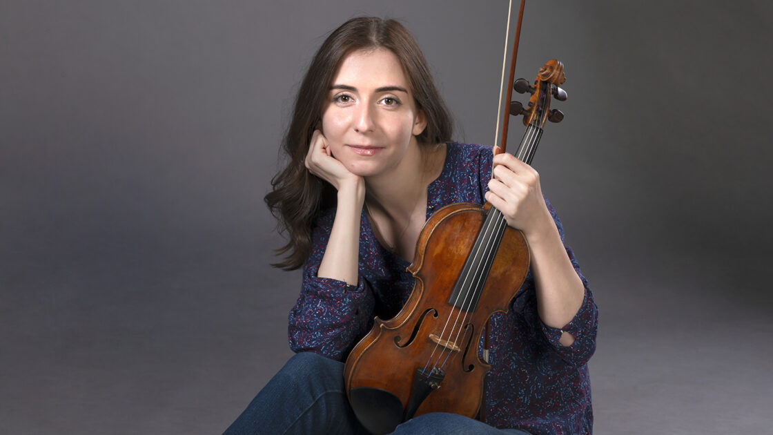 Photo of violinist Diana Adamyan