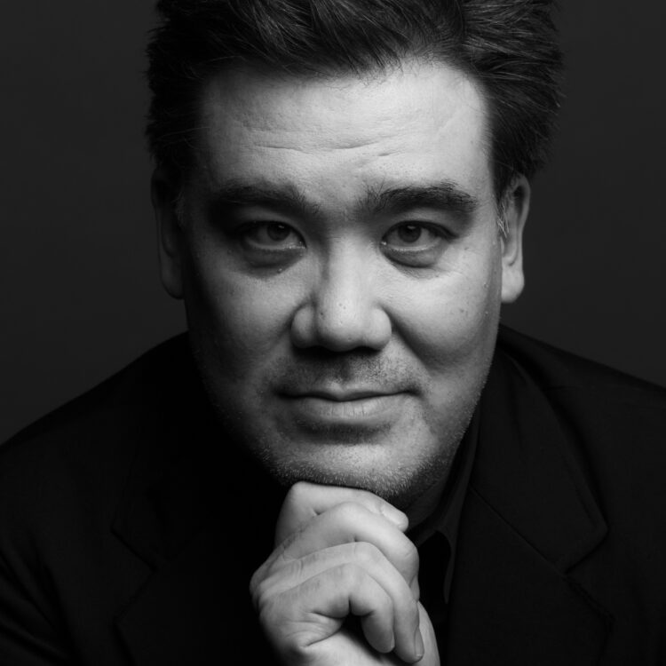 Black and white portrait of Alan Gilbert