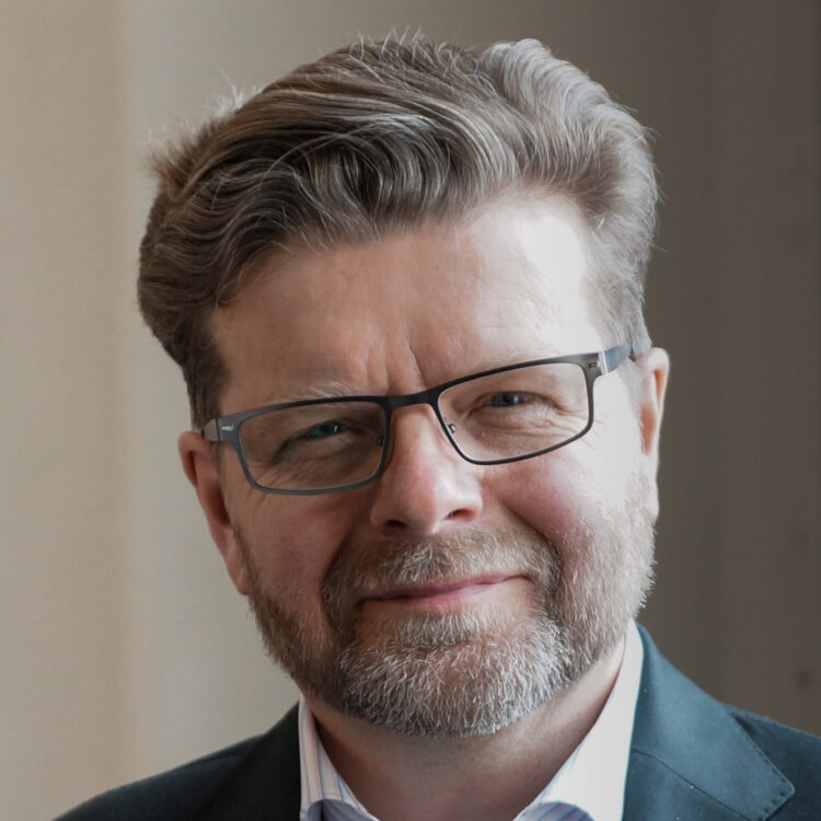 a headshot of Peter Hoare