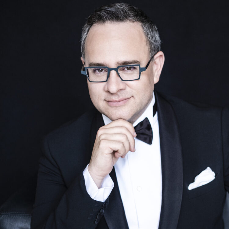 Headshot of Patrick Carfizzi
