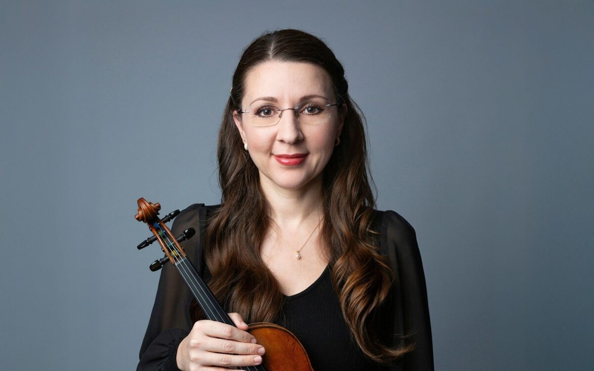 Ala Jojatu headshot with violin