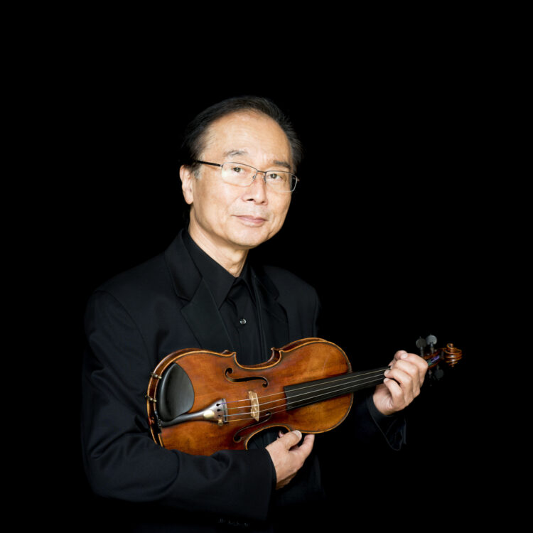 Bo Youp Huang headshot with violin