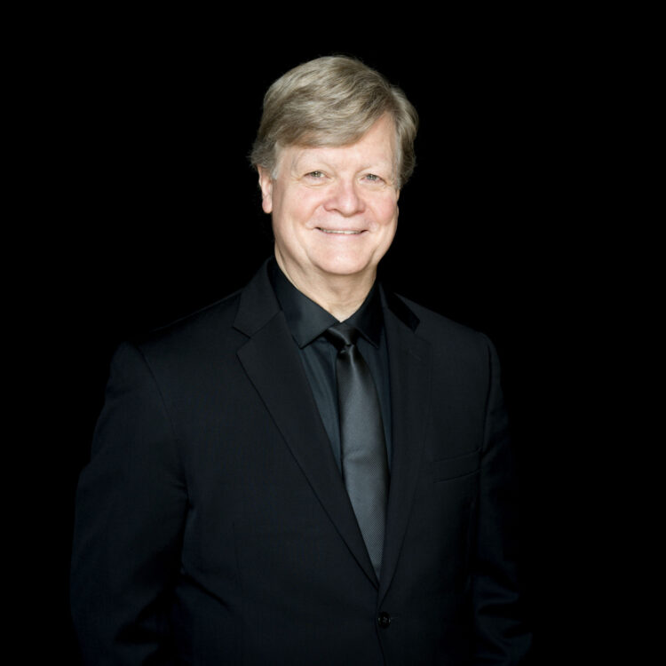 Lynn Larsen headshot