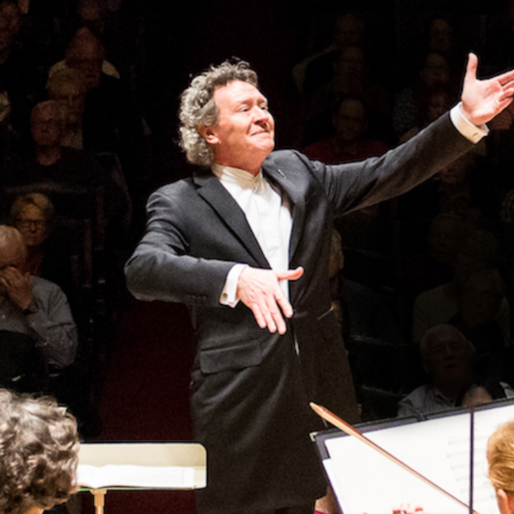 Harry Christophers conducting the Handel and Haydn Society