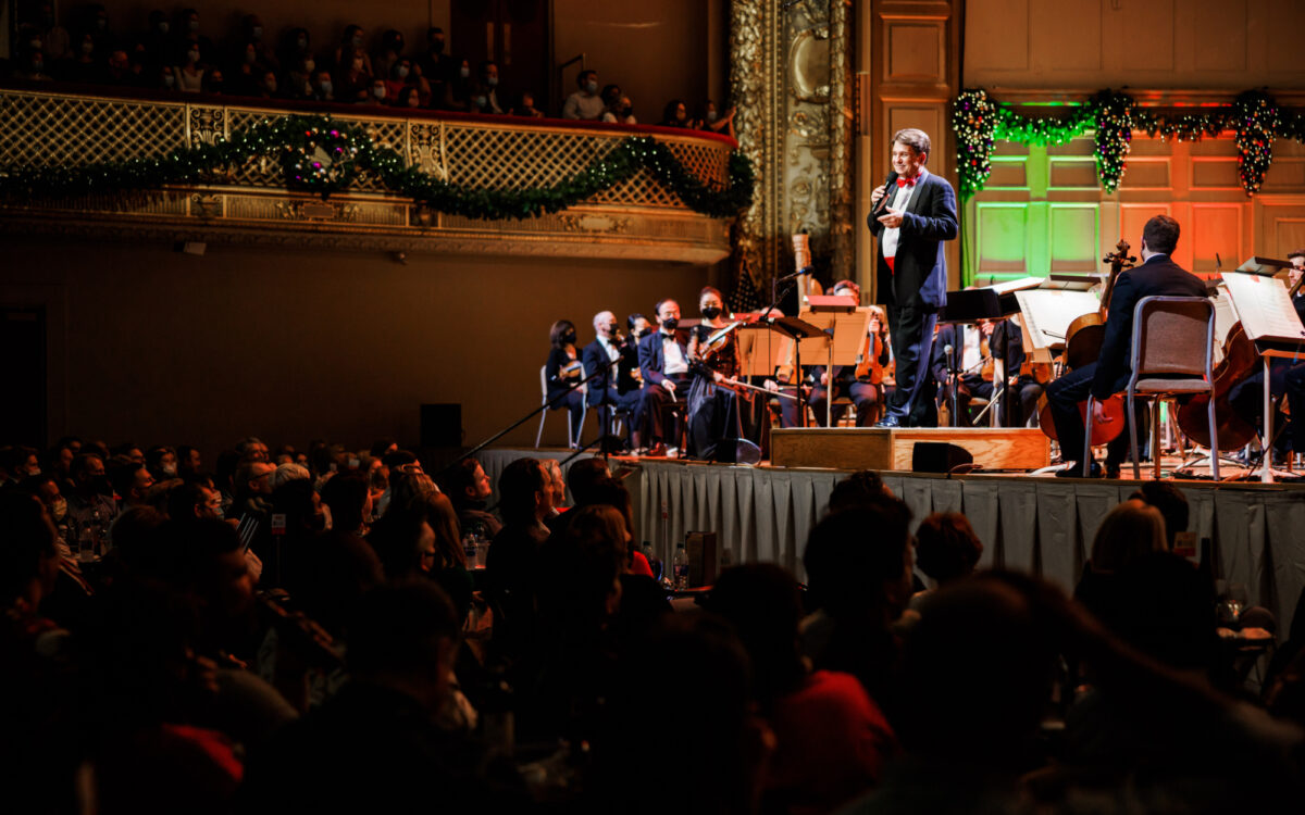 Keith Lockhart talks to the audience in Symphony Hall from the stage