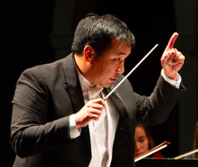 Steven Huang conducting