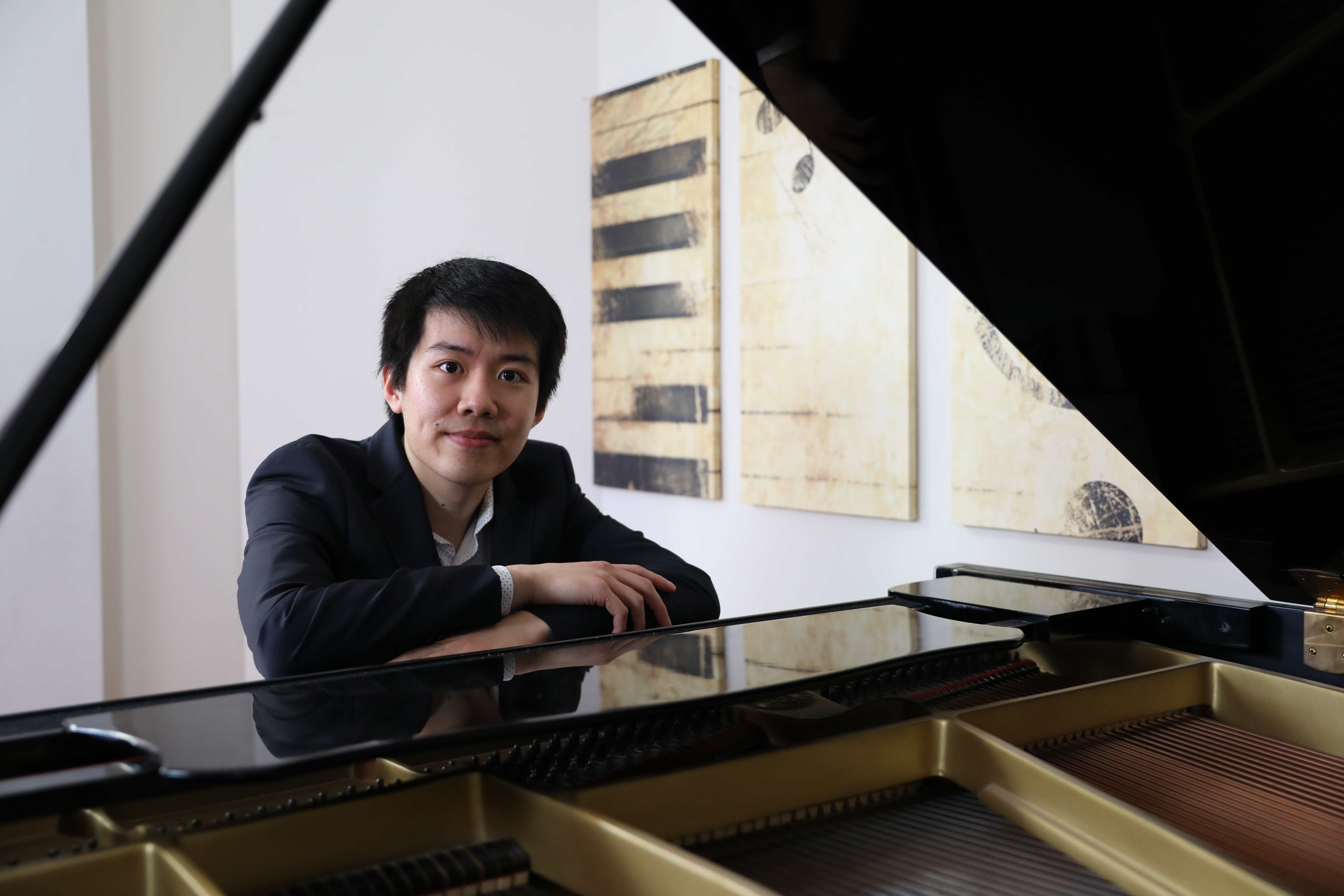 Sitan Chen posing at piano