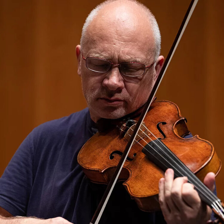Roger Tapping headshot playing his viola