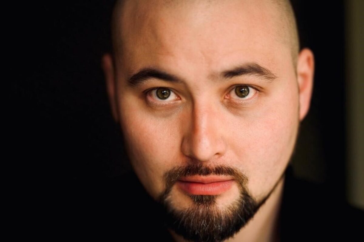 Simon Bode headshot
