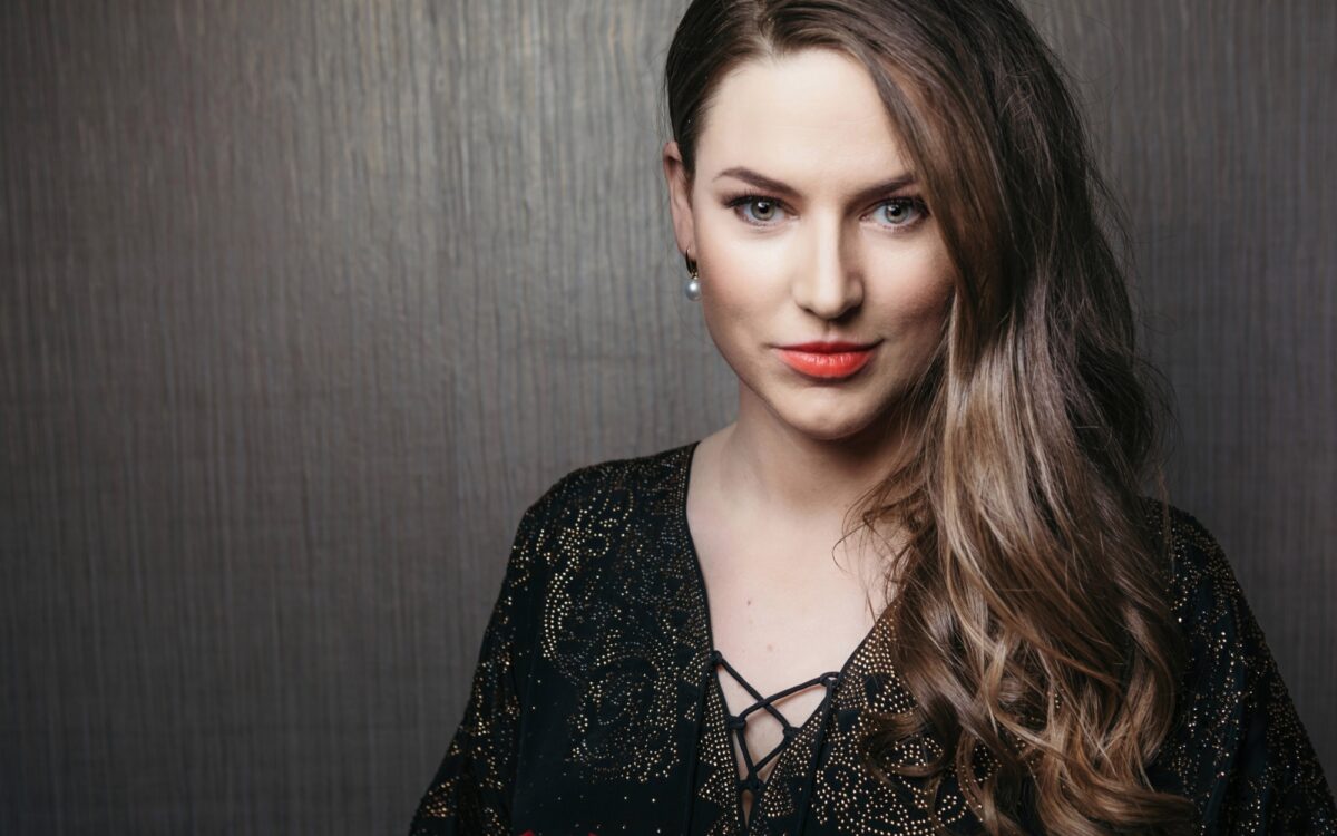 Eleanor Lyons headshot