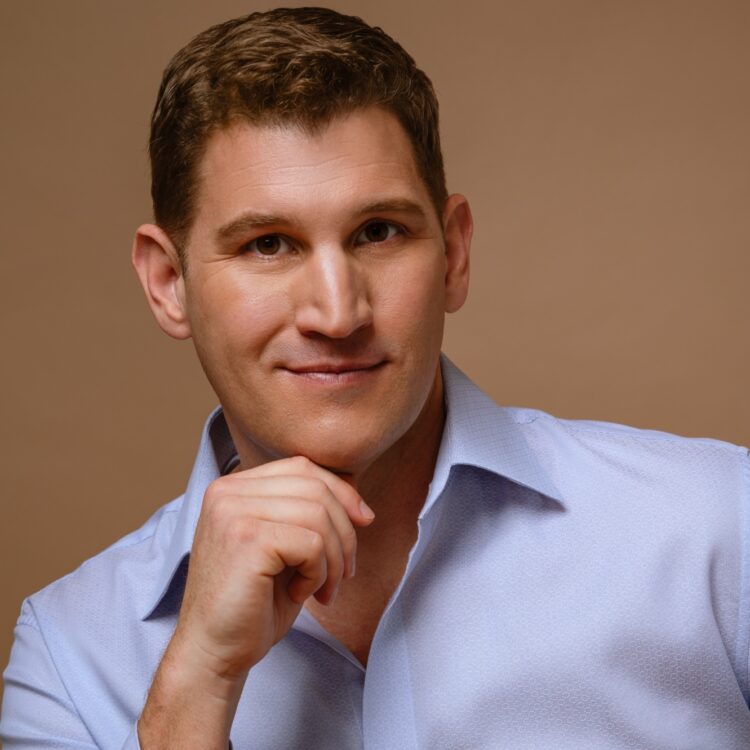 Alex Richardson headshot
